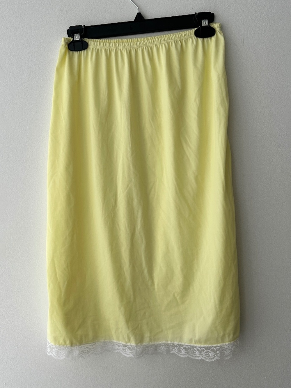Midi skirt with lace trim